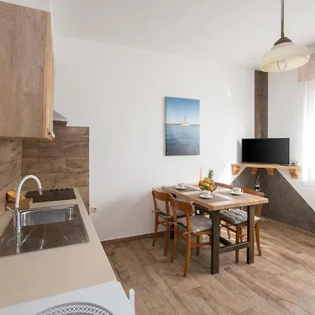 Peaceful With Private Terrace Apartman *