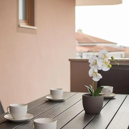 公寓 Peaceful With Private Terrace