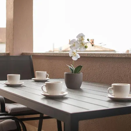 公寓 Peaceful With Private Terrace