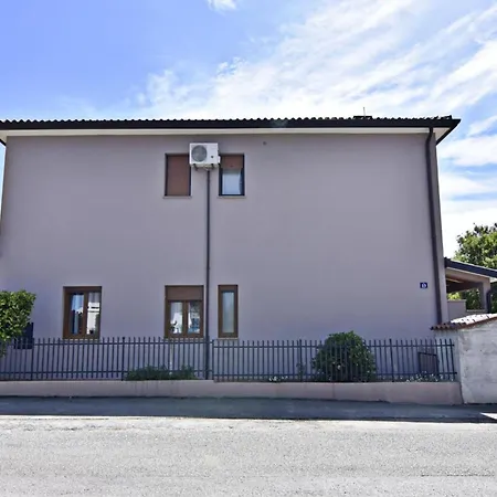 Peaceful With Private Terrace Umag