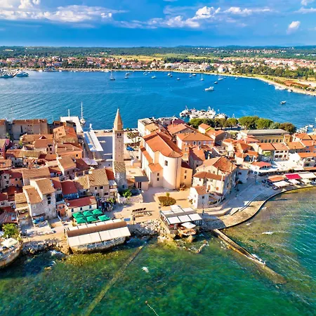 Peaceful With Private Terrace Apartamento Umag