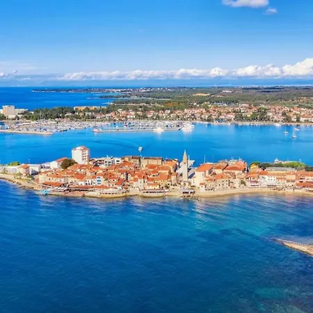 Peaceful With Private Terrace Apartamento Umag