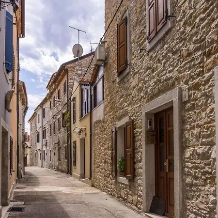 Peaceful With Private Terrace Umag